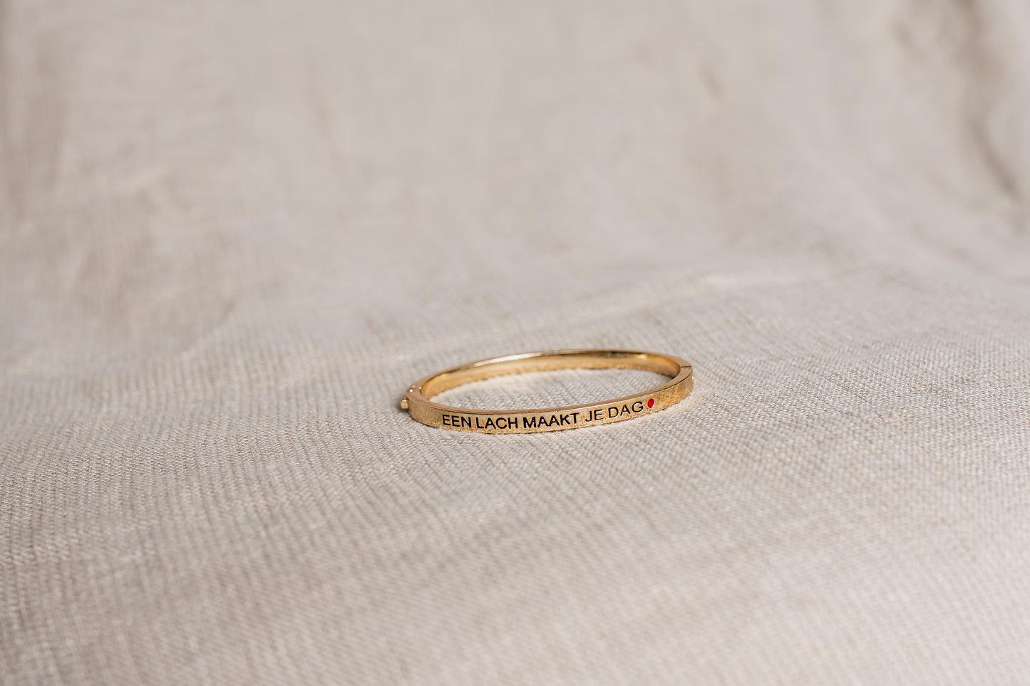 Armbandje 'Een lach maakt je dag'